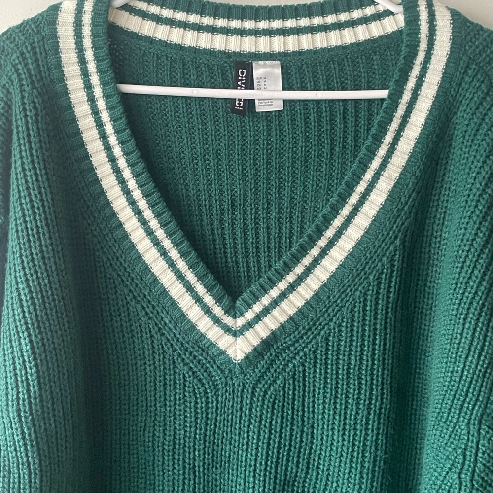 H&M Forest Green V-Neck Sweater with Ivory Accents - Picture 3 of 6